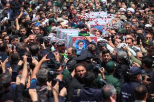 الرئيس الإيراني يُدفن في مدينة مشهد اليوم وتشييع عبداللهيان في مقر الوزارة الخارجية