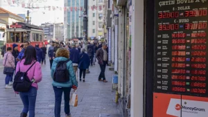 تركيا تعلن خطة ادخار على ثلاث سنوات لمكافحة التضخم