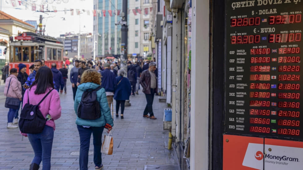 تركيا تعلن خطة ادخار على ثلاث سنوات لمكافحة التضخم