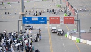 الحجاج يتوافدون إلى «منى» إيذاناً ببدء أعظم رحلة إيمانية