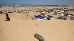 عشرات القتلى في قصف على محيط مقرات الصليب الأحمر في رفح وتحذيرات من المجاعة شمال القطاع