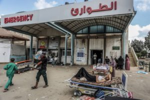«الصحة العالمية» تحذر من «كارثة» نقص الوقود اللازم لتشغيل المستشفيات في غزة جراء الحرب