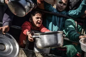 بينما يعاني سكان غزة من الفقر ويُعاملون كدروع بشرية، قادة حماس يعيشون حياة المليارديرات في دول الخارج... بقلم نبيل عبد الوهاب