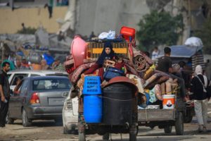 وتستمر معاناة غزة جراء الحرب... عدد النازحين بلغ 1.9 مليون شخص
