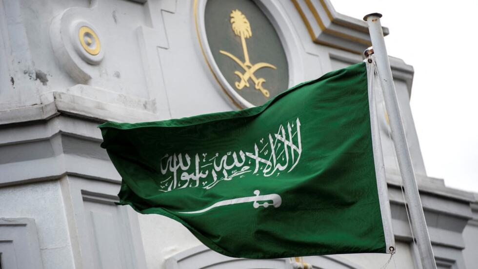 السجن 30 عاما في إعادة محاكمة سعودي اتهم بانتقاد الفساد في المملكة
