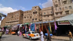 بهدف السيطرة الكاملة على القطاع التجاري وتدمير الاقتصاد الوطني لصالح شركات ومؤسسات تابعة لها
