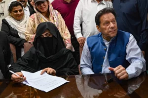 باكستان اتهامات لعمران خان وزوجته بالتحريض على العنف