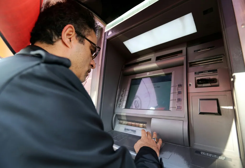 ربط إيران وروسيا نظاميهما للبطاقات المصرفية في مواجهة العقوبات الغربية