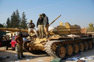 فصائل المعارضة السورية تدخل حلب والنظام يدفع بتعزيزات