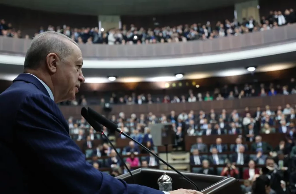 إردوغان يطالب أوجلان بحل «العمال الكردستاني» ويرفض إطلاق سراحه