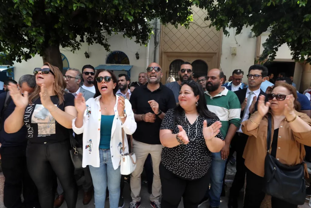 تونس إضراب آلاف المعلمين للمطالبة بصرف أجورهم