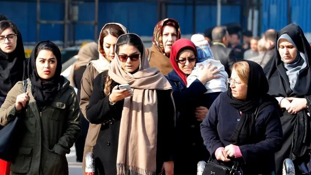إيران تلغي "شرطة الآداب" بالكامل في إطار تعديلات ما يعرف بـ "قانون الحجاب" .