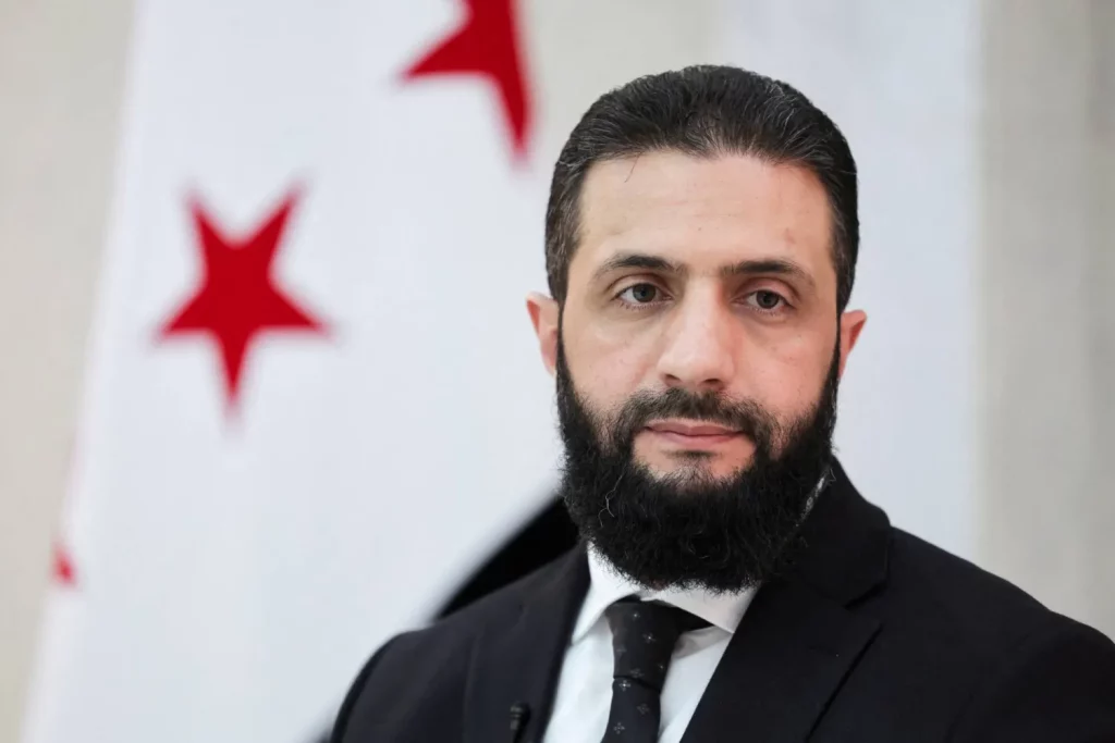 الشرع يوقع الإعلان الدستوري لسوريا وتحديد فترة المرحلة الانتقالية بـ 5 سنوات