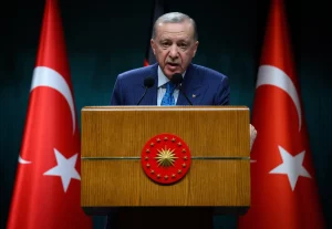 إردوغان يتهم المعارضة بمحاولة عرقلة تحقيق فساد ضد رئيس بلدية إسطنبول المسجون