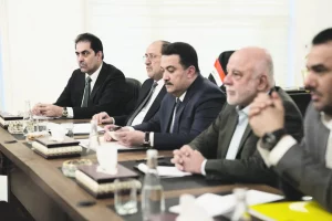 العراق يحسم موعد الانتخابات وانقسام بشأن عودة الصدر... الاقتراع في نوفمبر المقبل بـ«القانون النافذ»