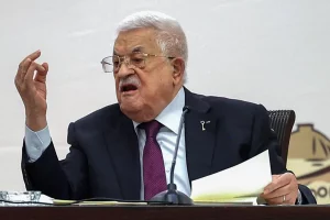 الرئيس الفلسطيني يطالب «حماس» بإنهاء سيطرتها على قطاع غزة وتسليم سلاحها للسلطة الفلسطينية والتحول إلى حزب سياسي