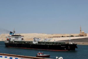 مصر تدرس تقديم خصم بين 12 و15% على رسوم عبور قناة السويس