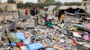 الأمم المتحدة: أطفال غزة يبحثون عن الطعام وسط أكوام القمامة