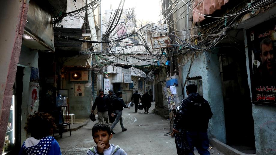 الكشف عن موعد بدء سحب السلاح من المخيمات الفلسطينية بلبنان