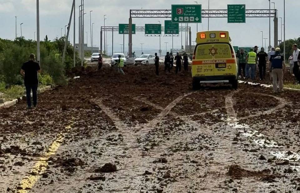 إسرائيل تتوعّد الحوثيين بعد سقوط صاروخ بمحيط مطار بن غوريون