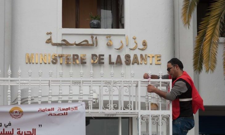 تونس..7 آلاف طبيب شاب يضربون عن العمل لتحسين أوضاعهم المادية