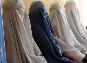 أفغانستان: قمع النساء والمثليين.. مذكرة توقيف دولية بحق زعماء في طالبان