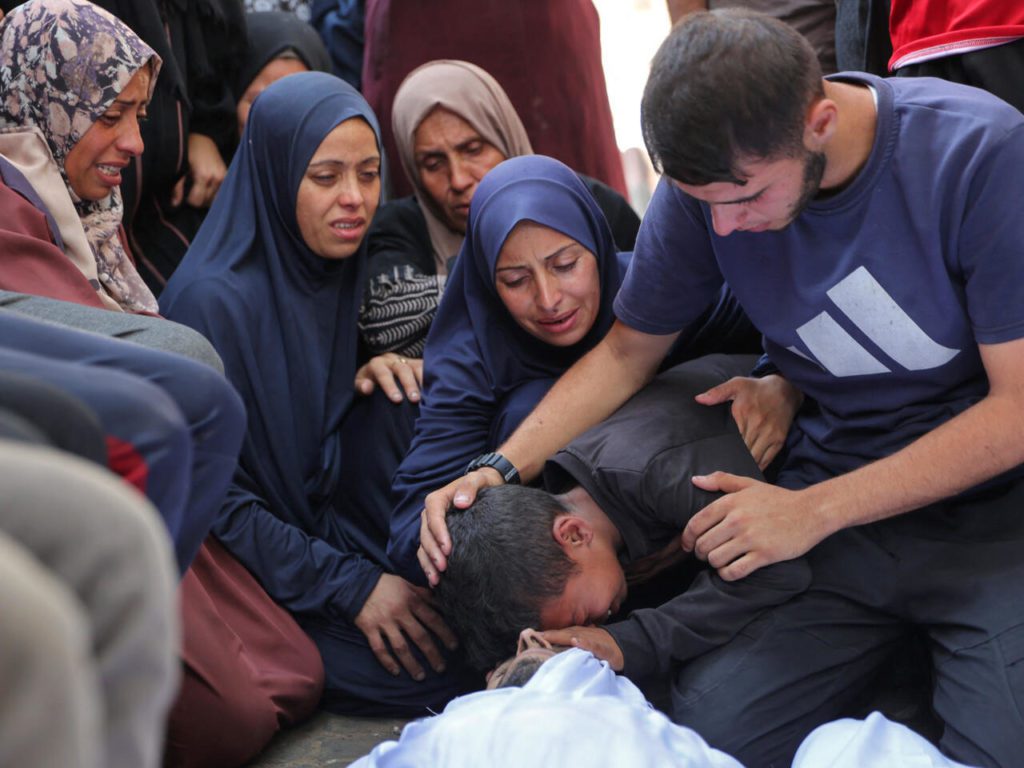 غزة بين نيران الغارات وأمل المفاوضات.. والقطاع الصحي على شفير الإنهيار