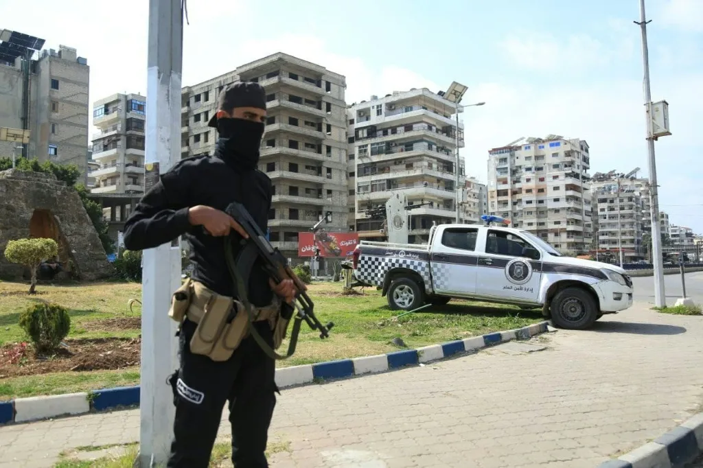 العفو الدولية تحضّ دمشق على نشر نتائج التحقيق حول "القتل الجماعي" في الساحل السوري التي أسفرت قبل أربعة أشهر عن مقتل مئات العلويين