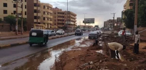 أمطار غزيرة في الخرطوم تجرف جثثاً متحللة