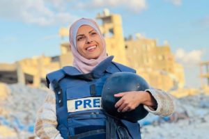مقتل مصورة اندبندنت عربية "مريم أبو دقة" بقطاع غزة في غارة استهدفت مجمعا طبيا