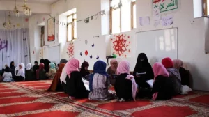 توجهات حوثية للتضييق على حرية اليمنيات واضطهادهن... حملات تجنيد واستحداث سجون للنساء وانتهاك خصوصيات الطالبات