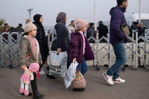 أكثر من 410 آلاف لاجئ سوري عادوا من تركيا منذ سقوط نظام بشار الأسد مطلع ديسمبر