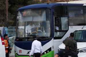 مصرع 7 إسرائيليين وإصابة 12 بهجوم على حافلة عند مفترق مستوطنة راموت قرب القدس
