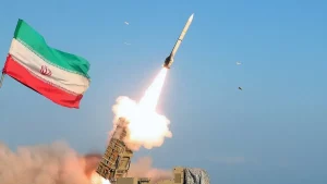 إيران ترفع القيود عن مدى صواريخها.. إنجاز عسكري أم عبء إضافي على الشعب المنهك؟