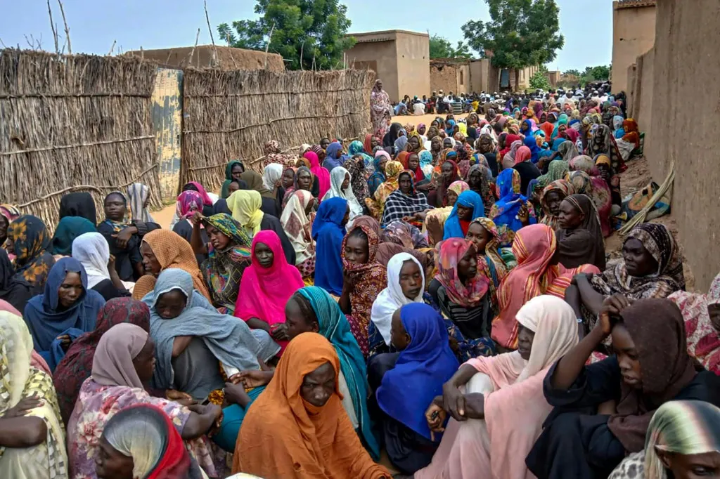 في غرب السودان سكان محاصرون يأكلون جلود الأبقار للبقاء على قيد الحياة