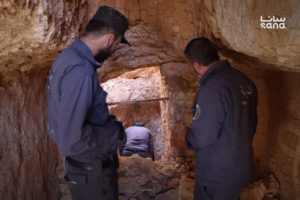 اكتشاف سجن تحت الأرض في ريف حمص استخدمته ميليشيات الأسد