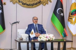 «رسائل حفتر» المتكررة لليبيين... إنذار بالحرب أم تعجيل بالحل؟
