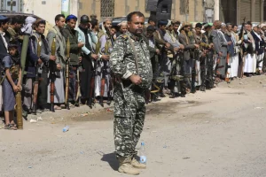 الحوثي أنفق ما يعادل 56 مليون دولار لتنفيذ مشروعات نقدية وصحية وتغذوية موجهة حصراً لأسر القتلى والجرحى والمفقودين... في وقت يعيش فيه ملايين اليمنيين تحت خط الفقر في مناطق سيطرتهم