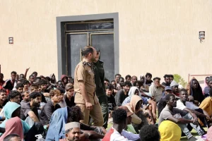 مصير غامض يواجه مئات المهاجرين المحتجزين غرب ليبيا