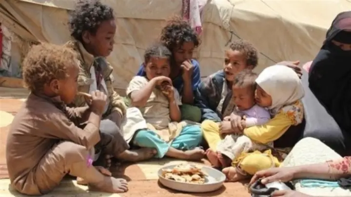 "الغذاء العالمي" يعلن حاجته إلى 802 مليون دولار لمكافحة الجوع في اليمن العام القادم… وصراع الحوثيين في قلب الأزمة الإنسانية