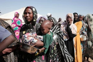 «الصحة العالمية»: مقتل أكثر من 100 في هجمات على روضة أطفال ومستشفى بالسودان
