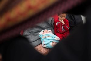تحذير أممي من سوء التغذية للحوامل والمرضعات في غزة