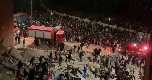19 قتيلا في انهيار مبنيين متجاورين في فاس المغربية