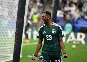 أخضرنا عبر إلى نصف نهائي «كأس العرب»... رأسية الطائر كنو تنهي المغامرة الفلسطينية وتقرب السعودية من الذهب
