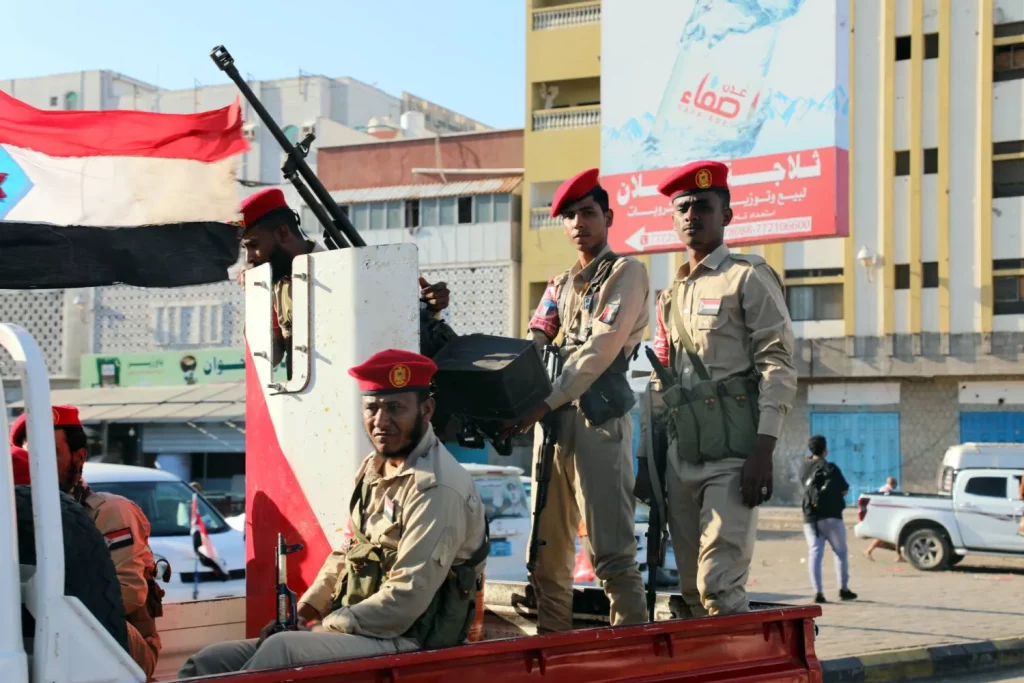 «الانتقالي» يواجه اختبار الخروج من حضرموت والمهرة واتهامات لقوات تتبع «المجلس» بانتهاكات في المحافظة