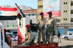 «الانتقالي» يواجه اختبار الخروج من حضرموت والمهرة واتهامات لقوات تتبع «المجلس» بانتهاكات في المحافظة