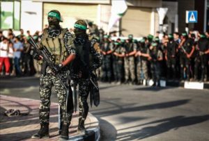 قادة «حماس» يخططون للخروج الآمن… وغزة تُترك تحت الركام
