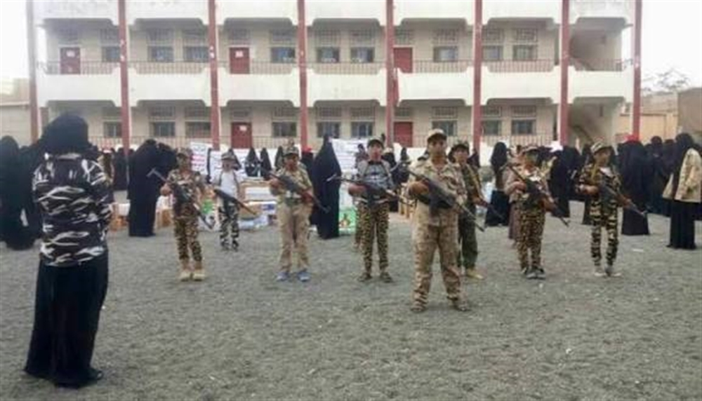 اليمن: نقابة المعلمين تحذّر من تطييف التعليم وعسكرة الأطفال وثلاثة ملايين طفل خارج مقاعد الدراسة في مناطق سيطرة الحوثيين
