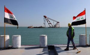 العراق أمام مفترق طرق: اقتصاد منفتح على الأسواق العالمية أم استمرار الارتهان لإيران وعزلة دولية