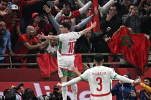 المغرب يثأر من الكاميرون بعد 38 عاماً ويبلغ نصف النهائي الأفريقي